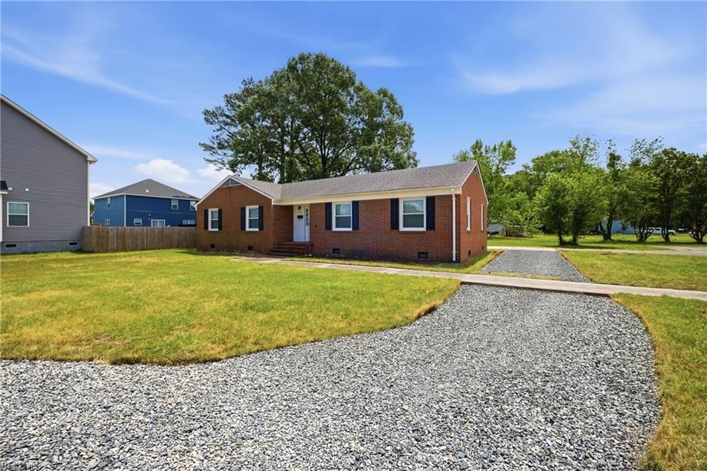 Photo of 914 Briarfield Road, Newport News, VA 23605 (MLS # 10632893)