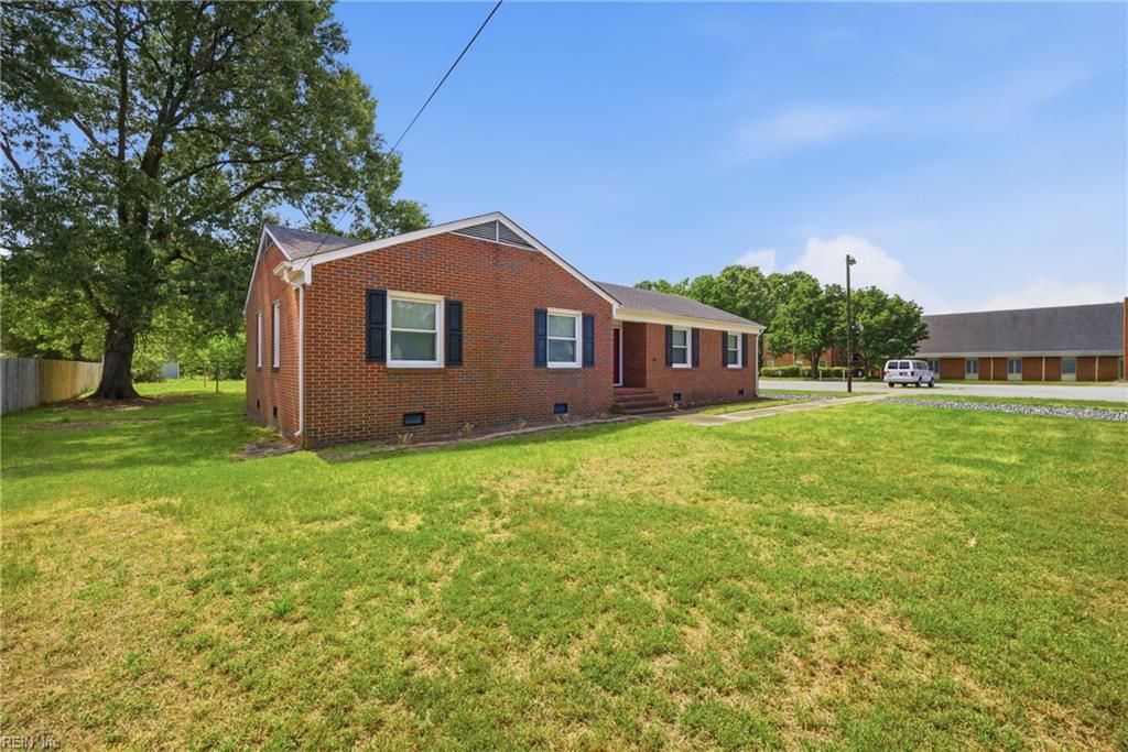Photo of 914 Briarfield Road, Newport News, VA 23605 (MLS # 10632893)