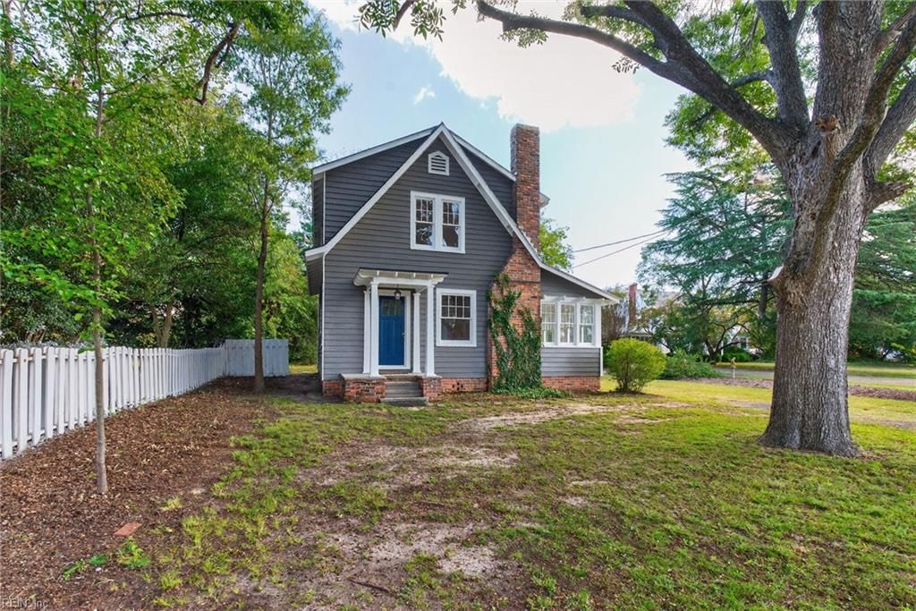 Photo of 901 S Church Street, Smithfield, VA 23430 (MLS # 10605019)