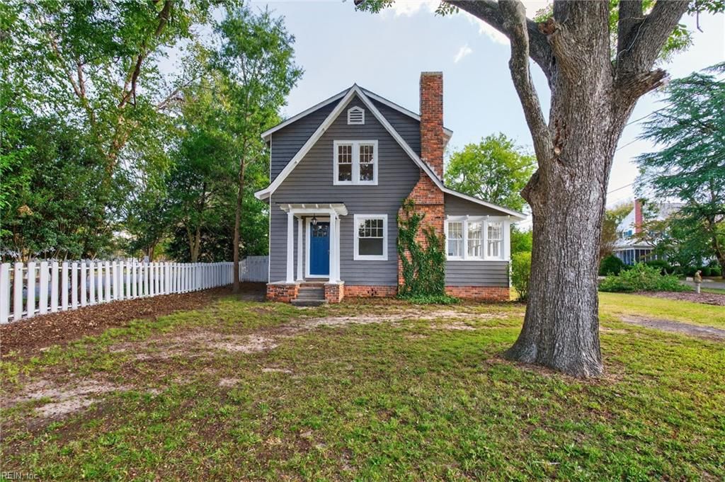 Photo of 901 S Church Street, Smithfield, VA 23430 (MLS # 10605019)