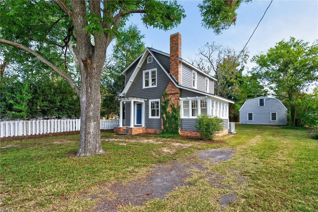 Photo of 901 S Church Street, Smithfield, VA 23430 (MLS # 10605019)