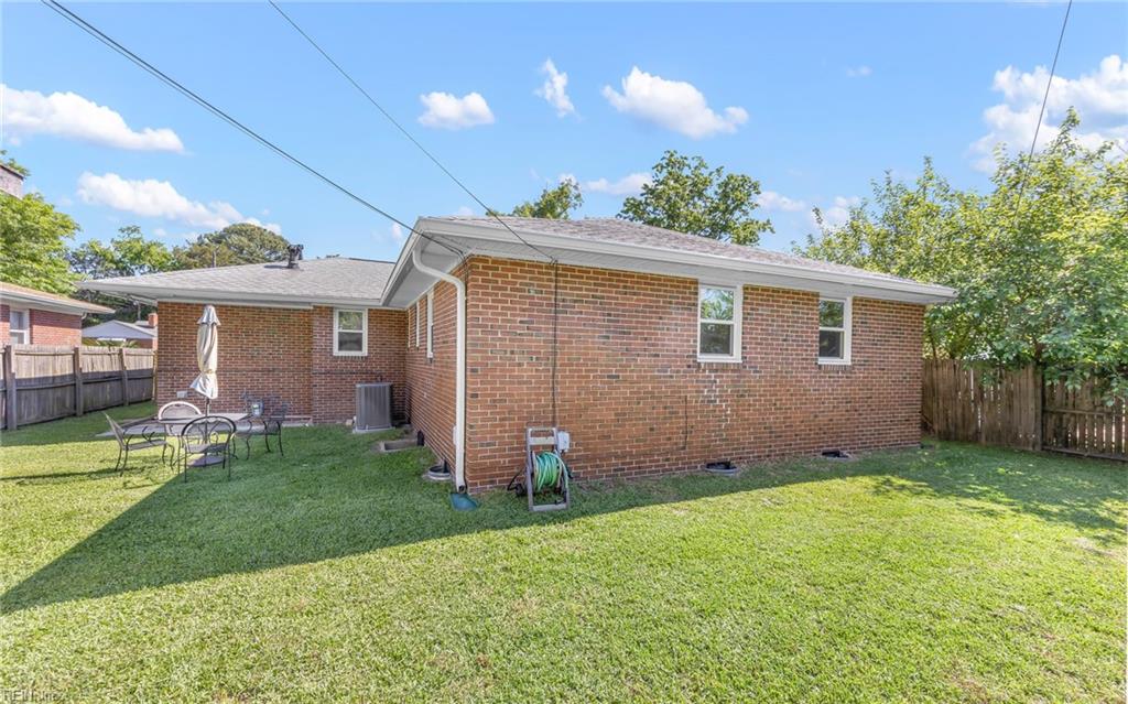 107 W Evans ST