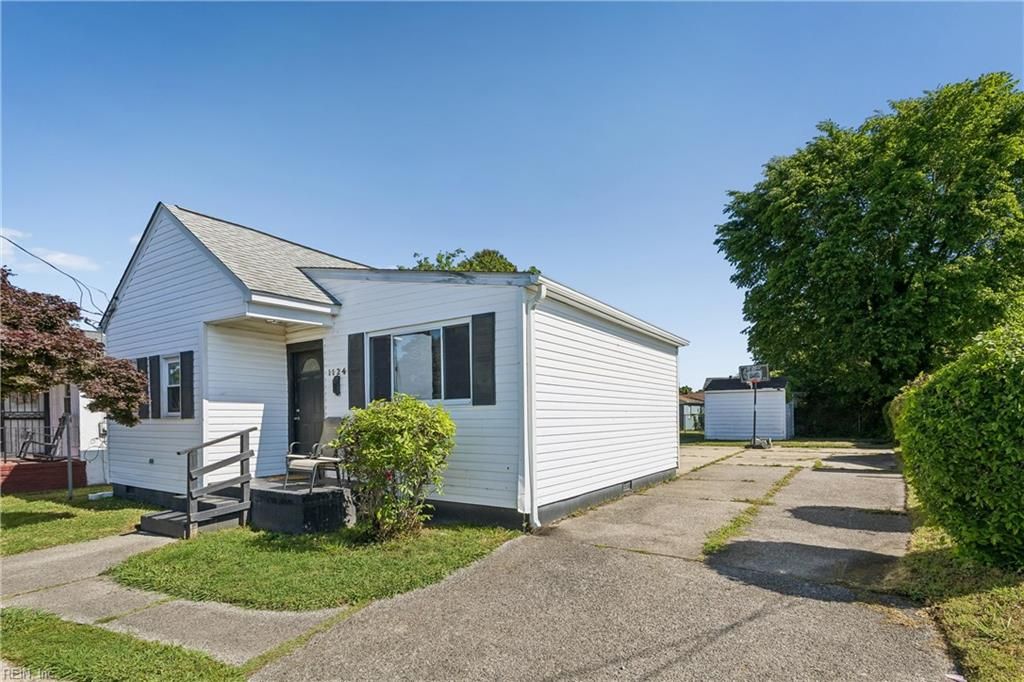 Photo of 1124 St. Julian Avenue, Norfolk, VA 23504 (MLS # 10635839)