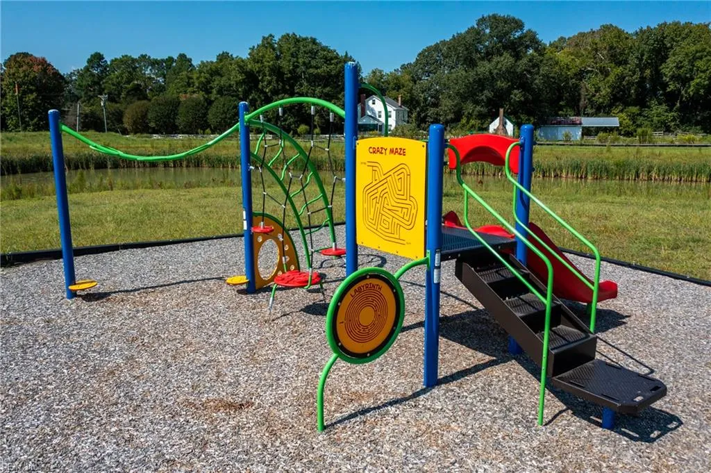 Suffolk, Virginia 23435, United States, 5 Bedrooms Bedrooms, ,3 BathroomsBathrooms,Residential,Active,206852