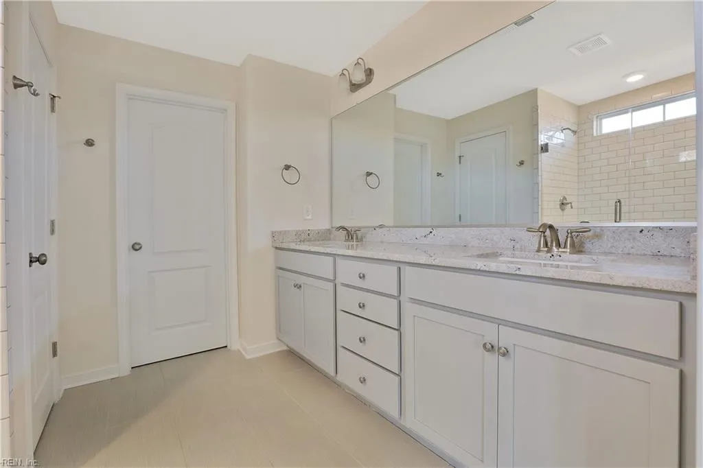 Suffolk, Virginia 23435, United States, 5 Bedrooms Bedrooms, ,3 BathroomsBathrooms,Residential,Active,206852