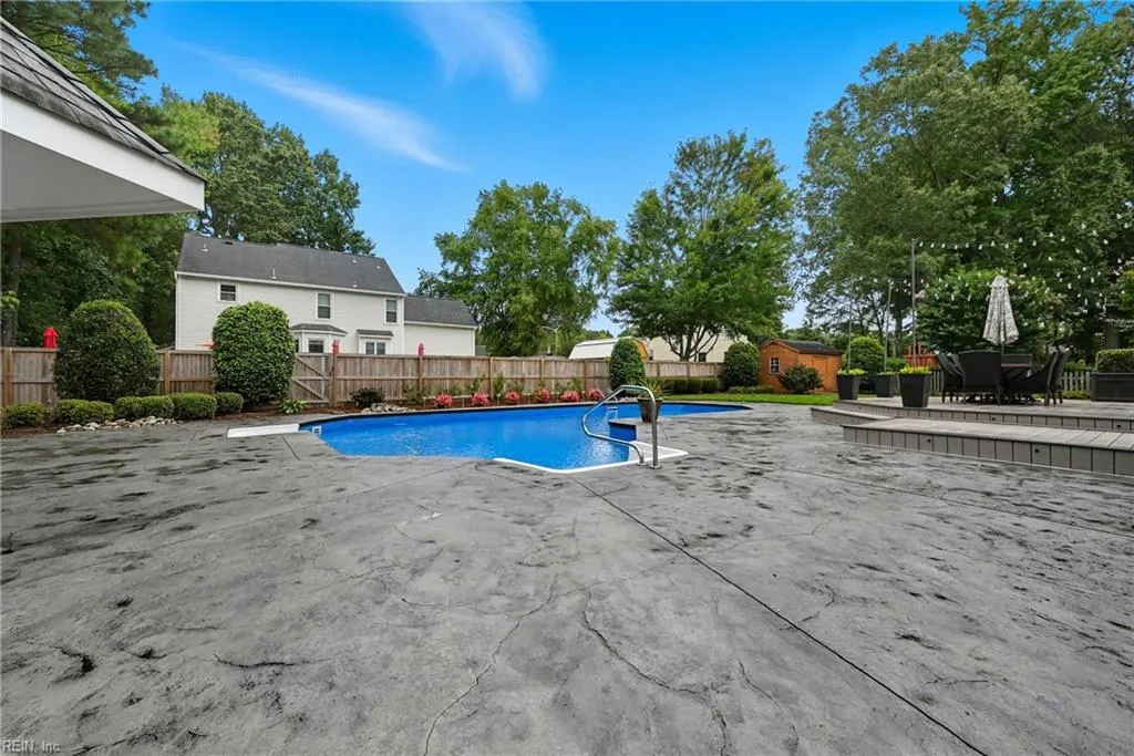 Chesapeake, Virginia 23322, United States, 4 Bedrooms Bedrooms, ,3 BathroomsBathrooms,Residential,Pending,213615