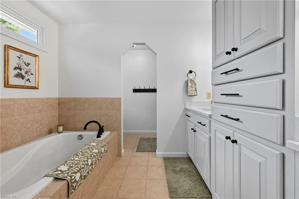 Chesapeake, Virginia 23322, United States, 4 Bedrooms Bedrooms, ,3 BathroomsBathrooms,Residential,Pending,213615