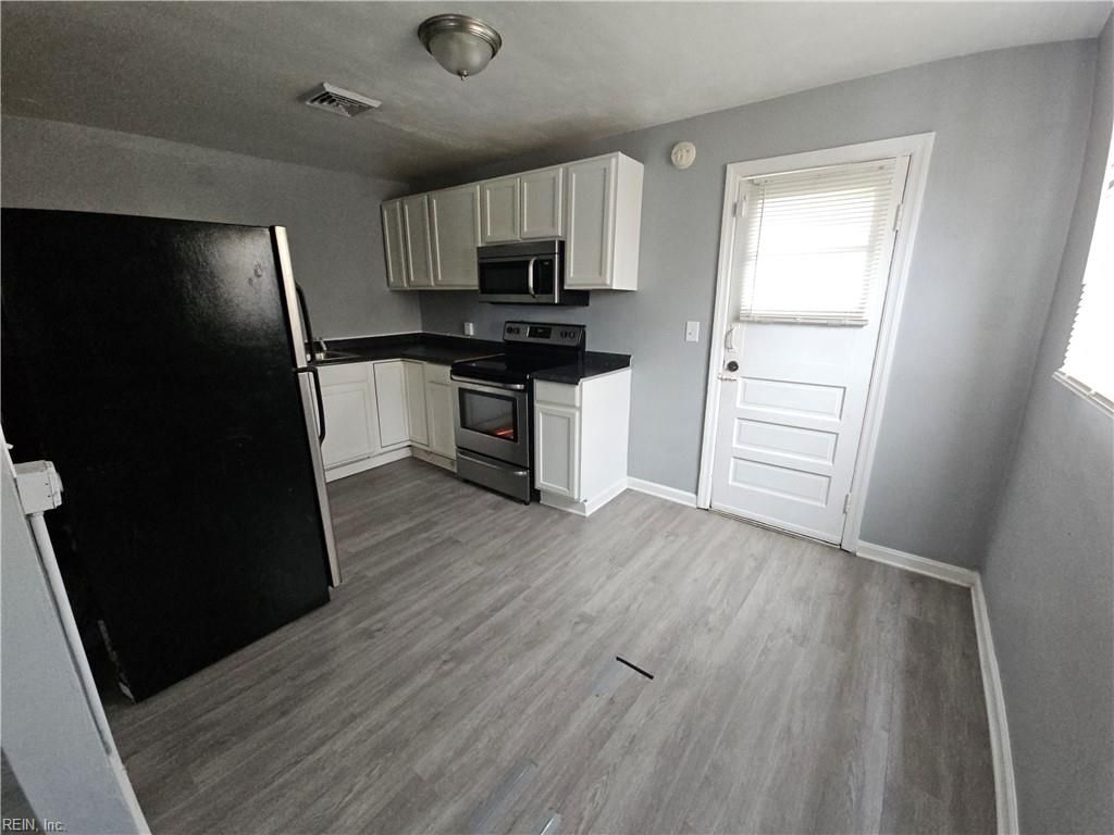 Photo of 1108 Hannah Street, Norfolk, VA 23505 (MLS # 10619190)