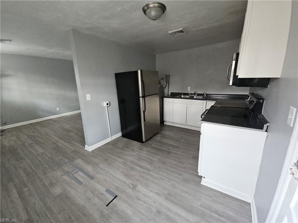 Photo of 1108 Hannah Street, Norfolk, VA 23505 (MLS # 10619190)