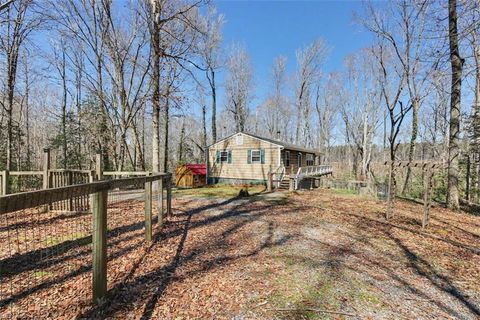 Photo of 9937 Bacons Lane, Gloucester, VA 23061 (MLS # 10635617)