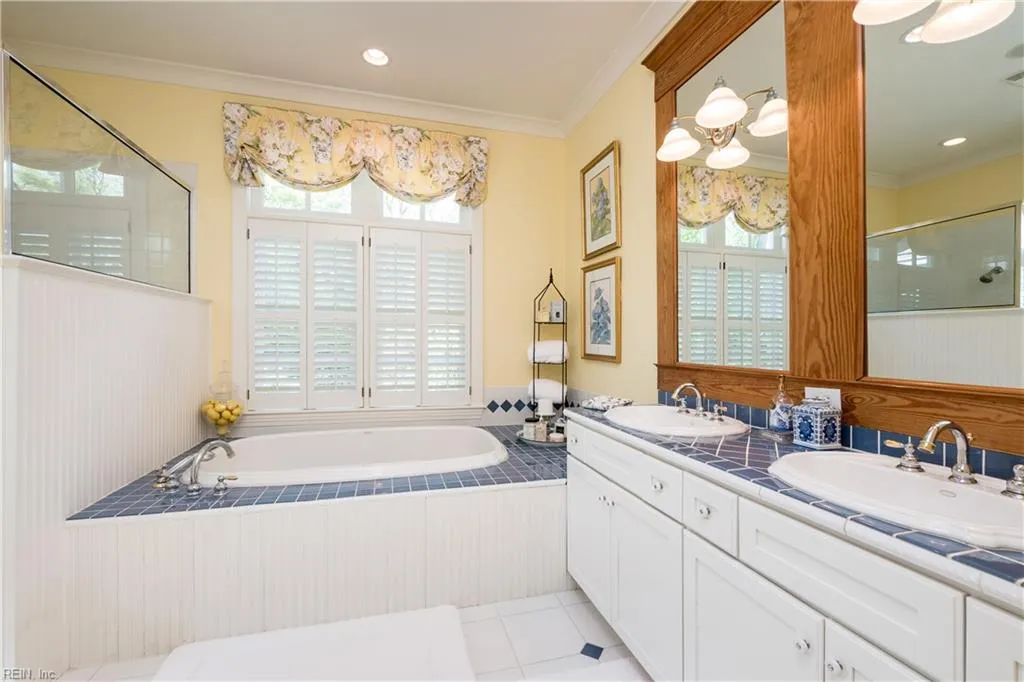 Virginia Beach, Virginia 23451, United States, 6 Bedrooms Bedrooms, ,7 BathroomsBathrooms,Residential,Active,112066