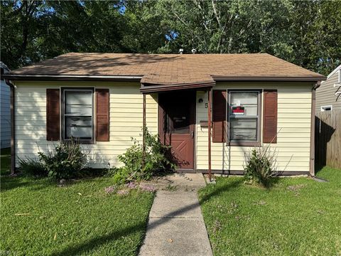 55 Phelps Cir Hampton VA 23663