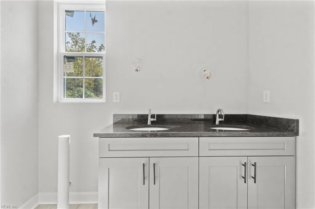 Norfolk, Virginia 23504, United States, 5 Bedrooms Bedrooms, ,3 BathroomsBathrooms,Residential,Active,23858