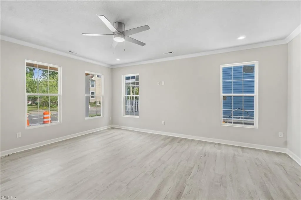 Norfolk, Virginia 23504, United States, 5 Bedrooms Bedrooms, ,3 BathroomsBathrooms,Residential,Active,23858