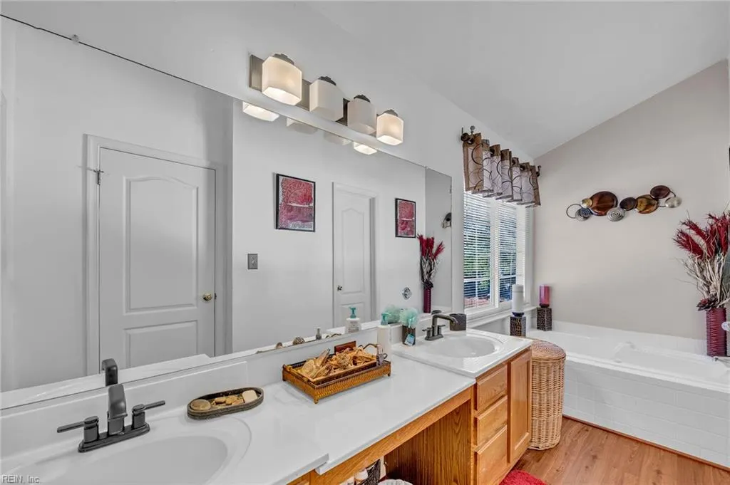 Portsmouth, Virginia 23703, United States, 4 Bedrooms Bedrooms, ,3 BathroomsBathrooms,Residential,Active,240510