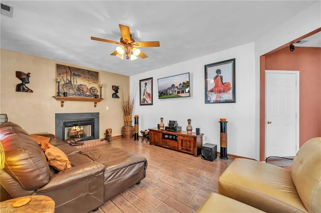 Portsmouth, Virginia 23703, United States, 4 Bedrooms Bedrooms, ,3 BathroomsBathrooms,Residential,Active,240510