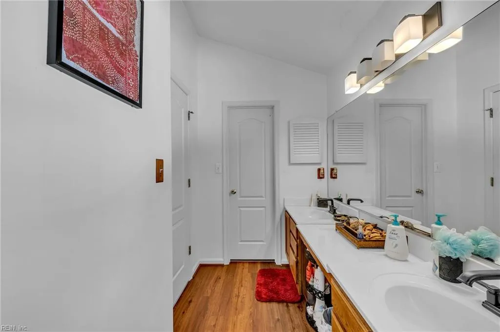 Portsmouth, Virginia 23703, United States, 4 Bedrooms Bedrooms, ,3 BathroomsBathrooms,Residential,Active,240510