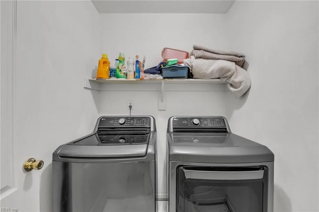 Portsmouth, Virginia 23703, United States, 4 Bedrooms Bedrooms, ,3 BathroomsBathrooms,Residential,Active,240510