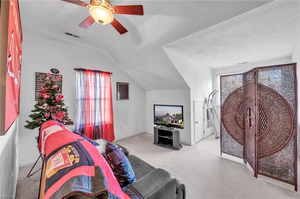 Portsmouth, Virginia 23703, United States, 4 Bedrooms Bedrooms, ,3 BathroomsBathrooms,Residential,Active,240510