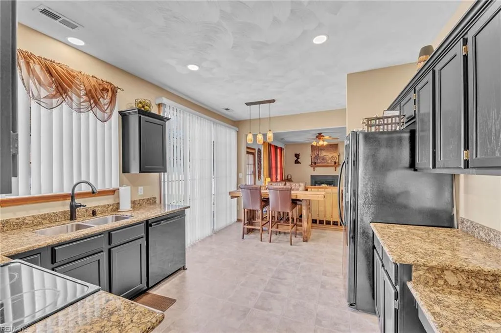 Portsmouth, Virginia 23703, United States, 4 Bedrooms Bedrooms, ,3 BathroomsBathrooms,Residential,Active,240510