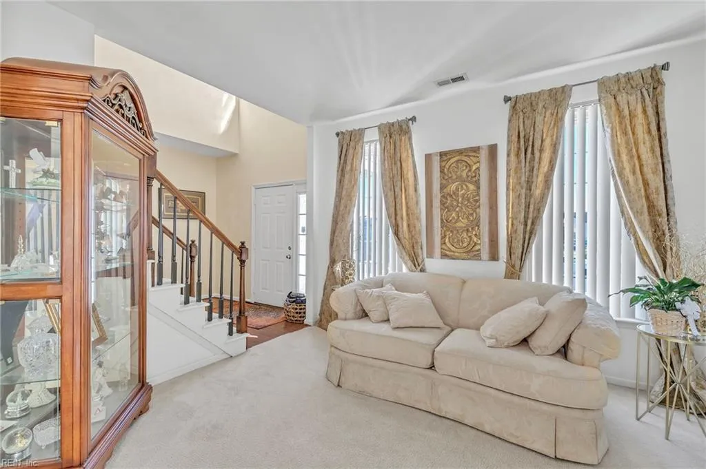 Portsmouth, Virginia 23703, United States, 4 Bedrooms Bedrooms, ,3 BathroomsBathrooms,Residential,Active,240510