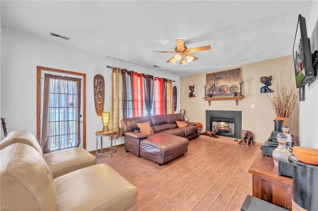 Portsmouth, Virginia 23703, United States, 4 Bedrooms Bedrooms, ,3 BathroomsBathrooms,Residential,Active,240510