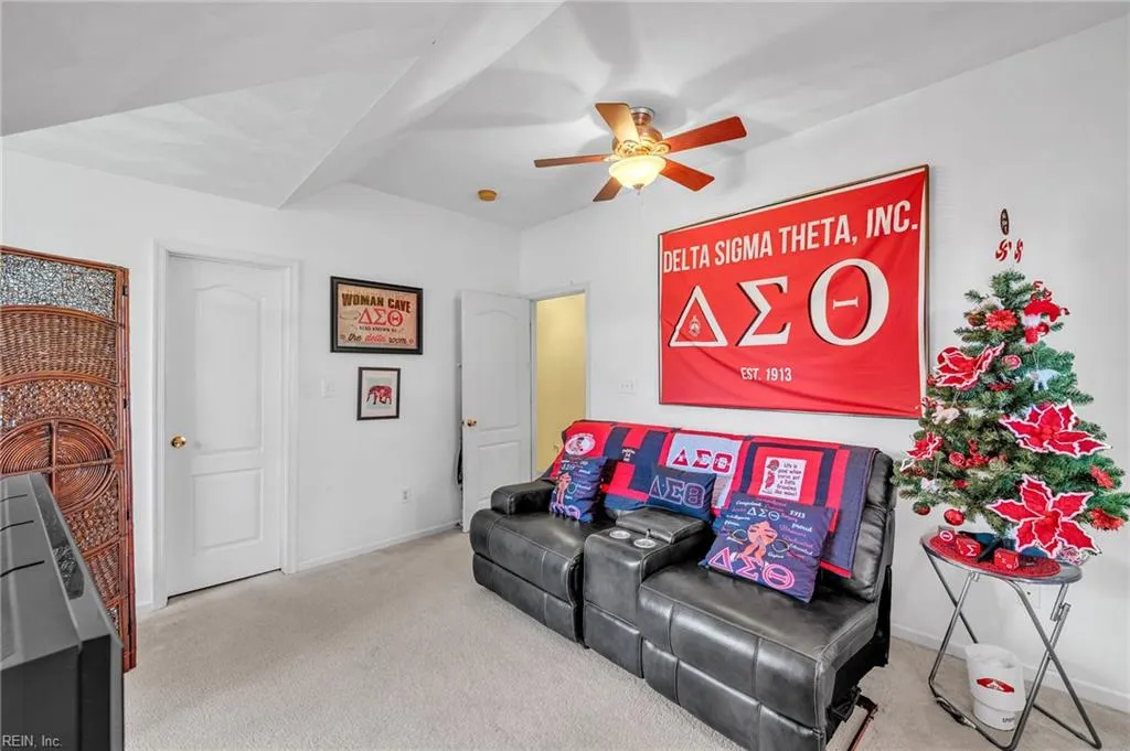 Portsmouth, Virginia 23703, United States, 4 Bedrooms Bedrooms, ,3 BathroomsBathrooms,Residential,Active,240510