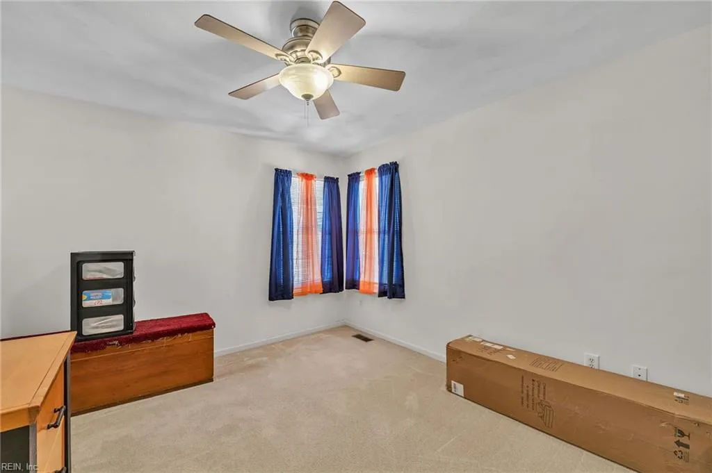 Portsmouth, Virginia 23703, United States, 4 Bedrooms Bedrooms, ,3 BathroomsBathrooms,Residential,Active,240510