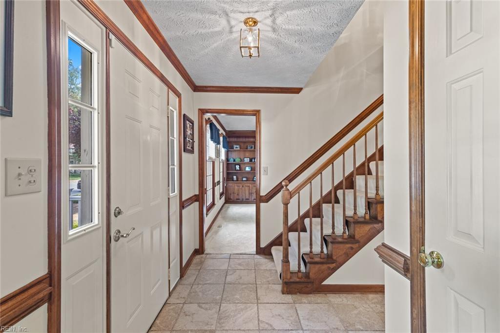 13 Paddock LN