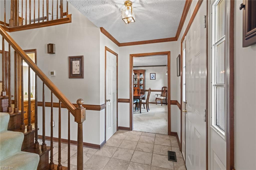 13 Paddock LN
