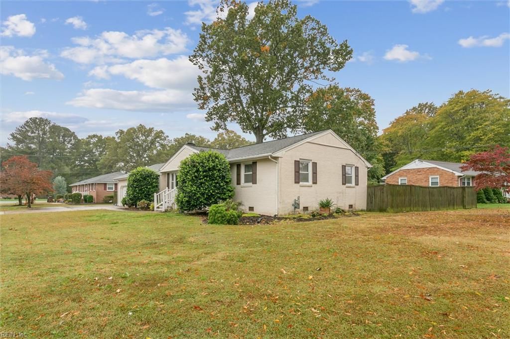 Photo of 43 Burnham Place, Newport News, VA 23606 (MLS # 10608821)