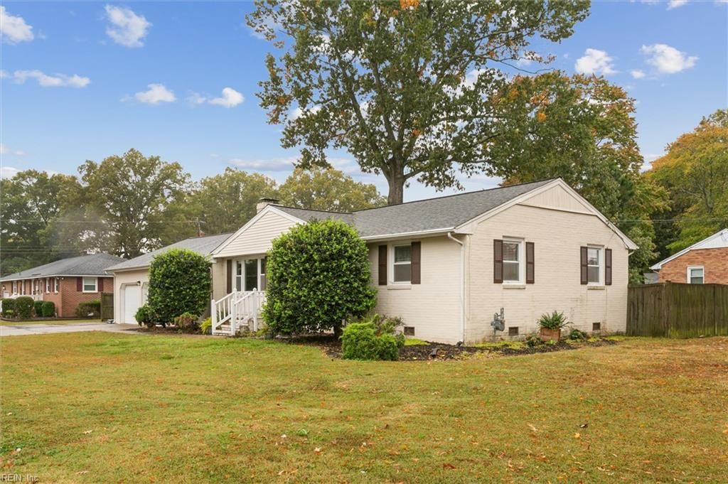 Photo of 43 Burnham Place, Newport News, VA 23606 (MLS # 10608821)