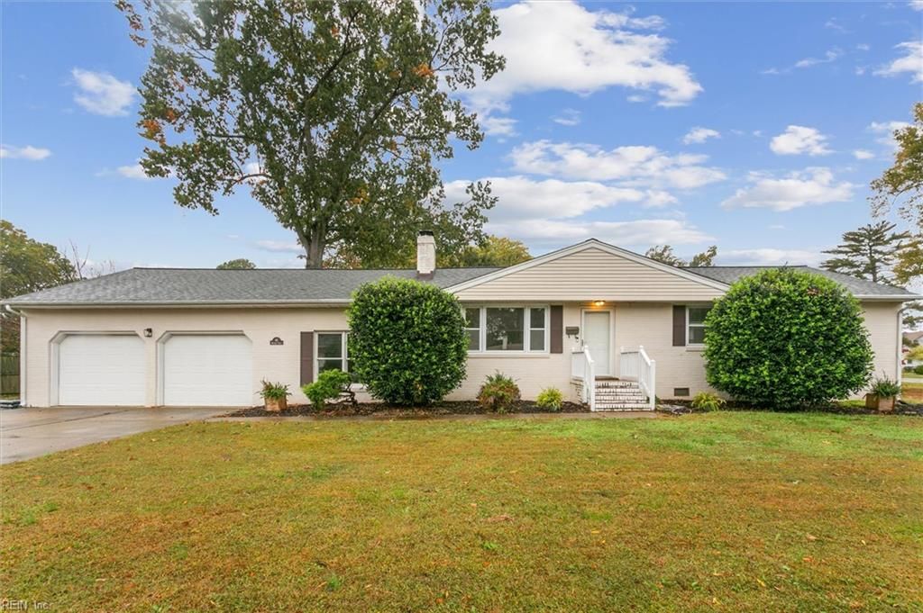 Photo of 43 Burnham Place, Newport News, VA 23606 (MLS # 10608821)