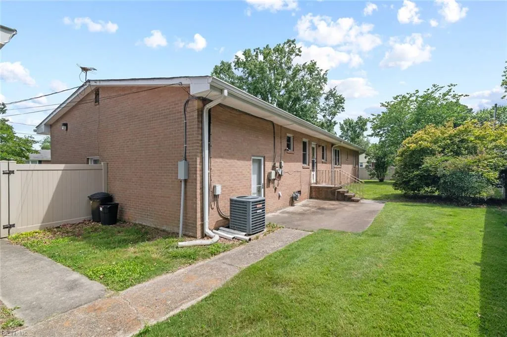 Hampton, Virginia 23666, United States, 3 Bedrooms Bedrooms, ,2 BathroomsBathrooms,Residential,Active,148105