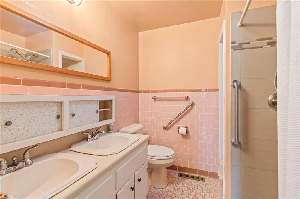 Hampton, Virginia 23666, United States, 3 Bedrooms Bedrooms, ,2 BathroomsBathrooms,Residential,Active,148105