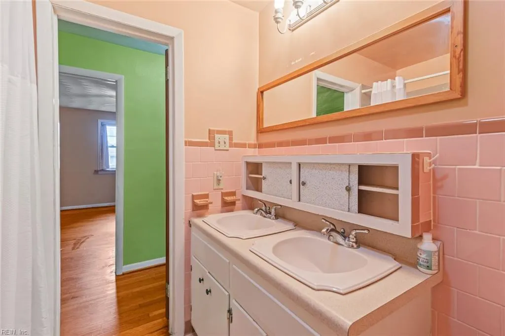 Hampton, Virginia 23666, United States, 3 Bedrooms Bedrooms, ,2 BathroomsBathrooms,Residential,Active,148105