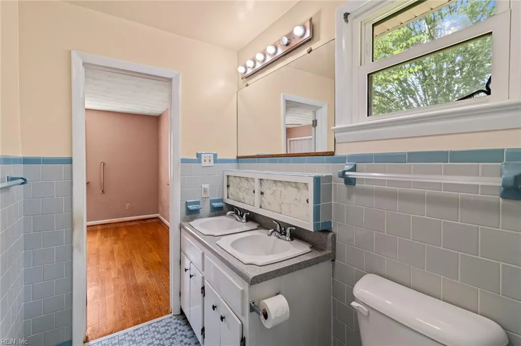 Hampton, Virginia 23666, United States, 3 Bedrooms Bedrooms, ,2 BathroomsBathrooms,Residential,Active,148105