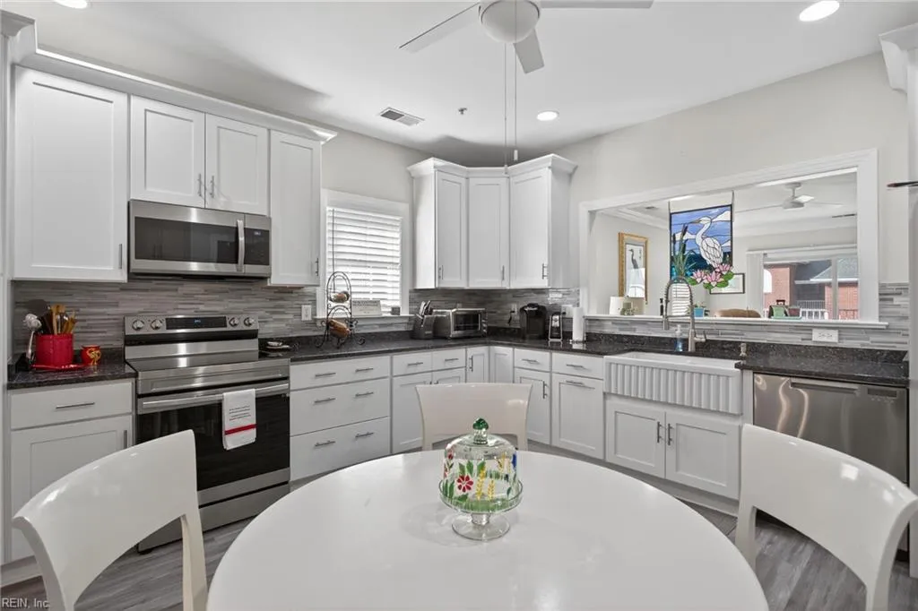 Virginia Beach, Virginia 23451, United States, 3 Bedrooms Bedrooms, ,3 BathroomsBathrooms,Residential,Active,242902