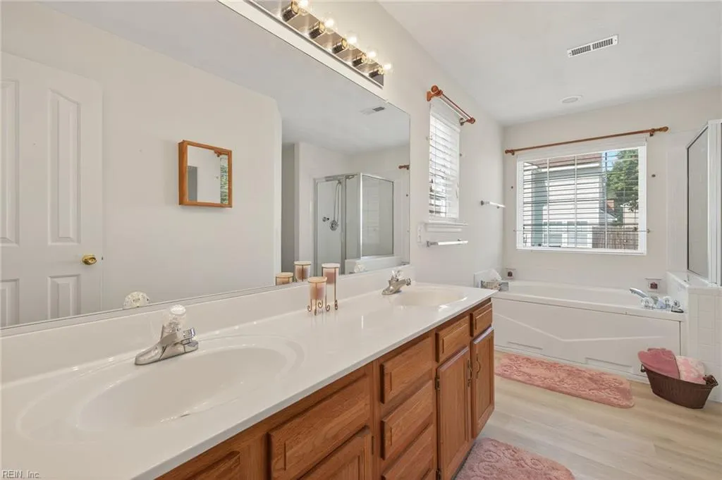 Chesapeake, Virginia 23320, United States, 4 Bedrooms Bedrooms, ,3 BathroomsBathrooms,Residential,Active,238737