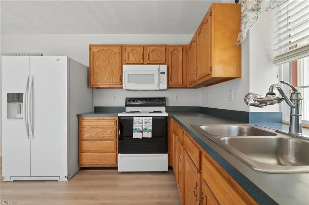 Chesapeake, Virginia 23320, United States, 4 Bedrooms Bedrooms, ,3 BathroomsBathrooms,Residential,Active,238737