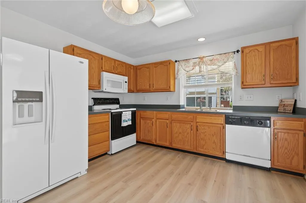 Chesapeake, Virginia 23320, United States, 4 Bedrooms Bedrooms, ,3 BathroomsBathrooms,Residential,Active,238737