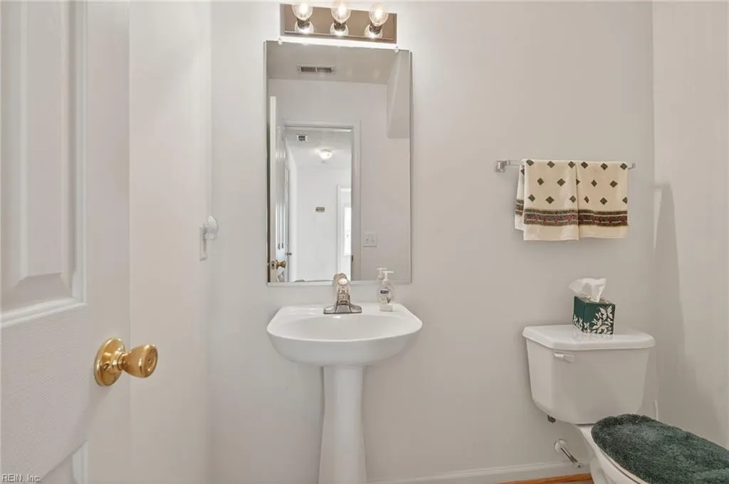 Chesapeake, Virginia 23320, United States, 4 Bedrooms Bedrooms, ,3 BathroomsBathrooms,Residential,Active,238737