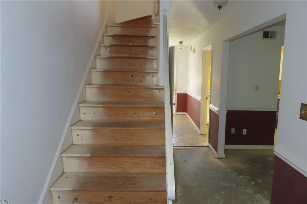 Photo of 5210 Clover Hill Dr Drive, Portsmouth, VA 23703 (MLS # 10657884)
