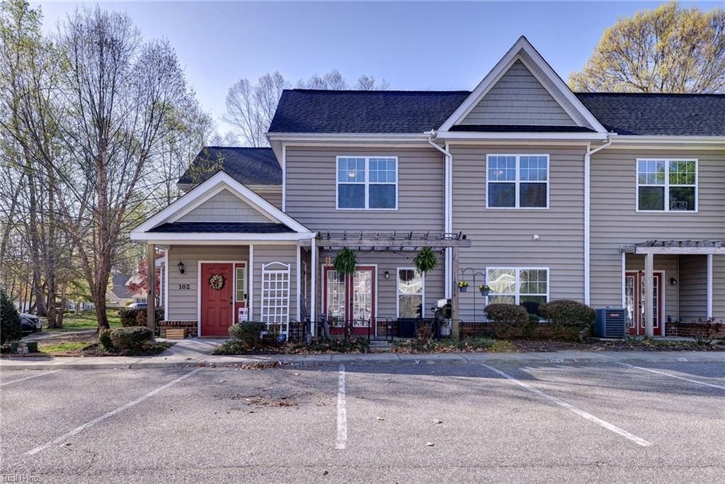 Photo of 102 Lakeview Cove, Smithfield, VA 23430 (MLS # 10629607)
