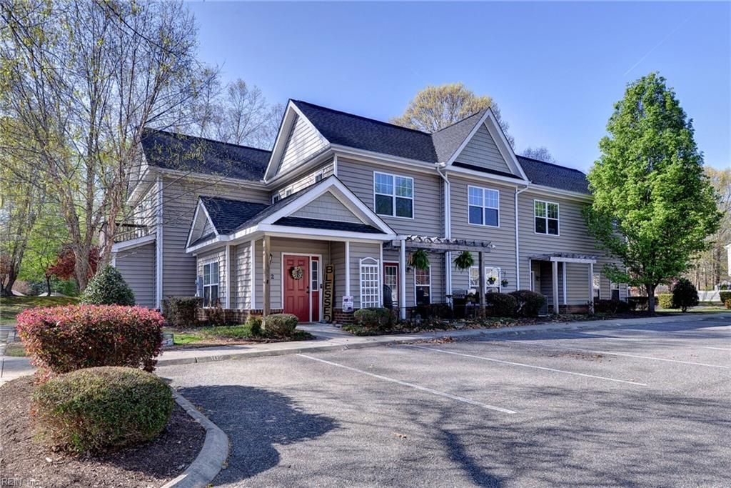 Photo of 102 Lakeview Cove, Smithfield, VA 23430 (MLS # 10629607)