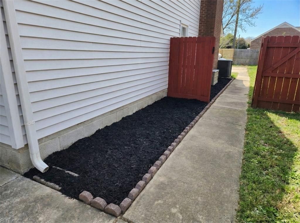 Photo of 821 Lindale Drive, Chesapeake, VA 23320 (MLS # 10624802)