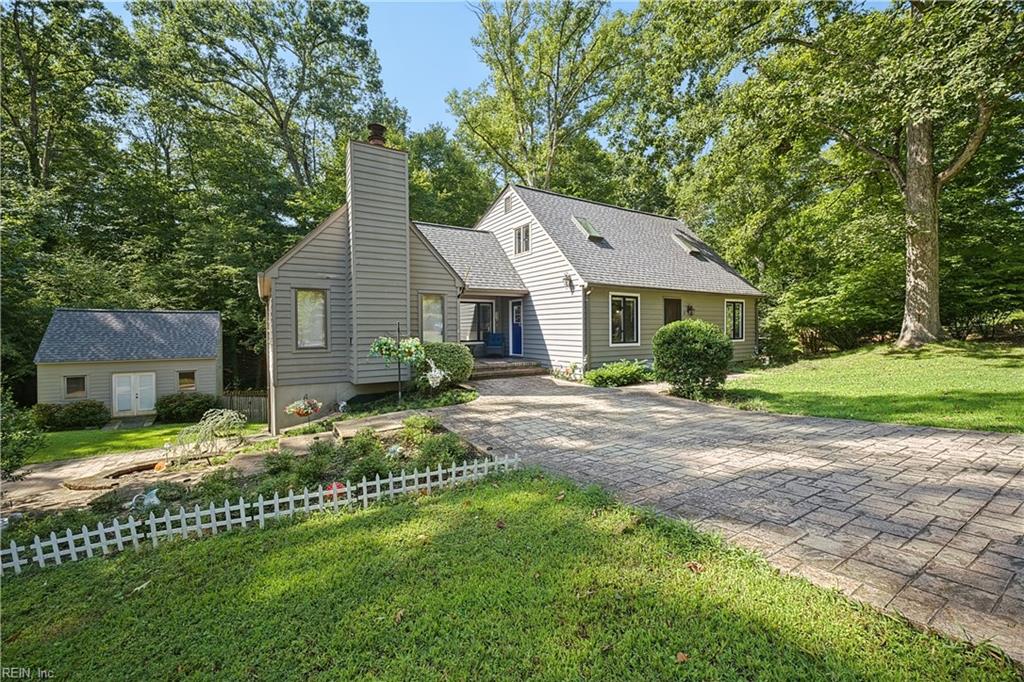 Photo of 6 Foxcroft Road, Williamsburg, VA 23188 (MLS # 10654329)