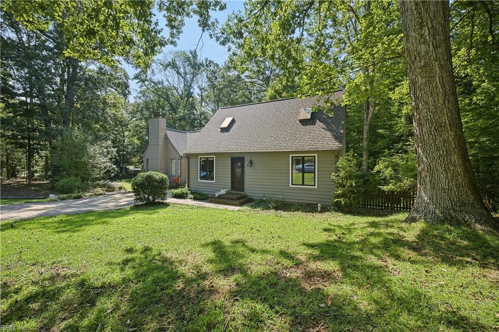 Photo of 6 Foxcroft Road, Williamsburg, VA 23188 (MLS # 10654329)