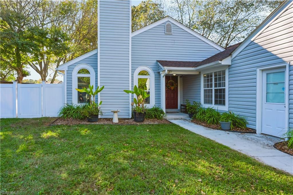 Photo of 917 Chimney Hill Parkway, Virginia Beach, VA 23462 (MLS # 10658853)