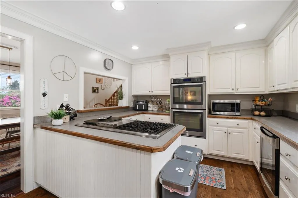 Virginia Beach, Virginia 23456, United States, 4 Bedrooms Bedrooms, ,3 BathroomsBathrooms,Residential,Active,116999